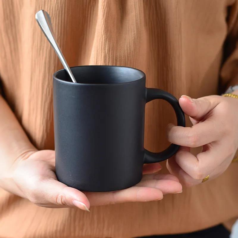 

Классическая черная матовая керамическая чашка для скандинавского дома, набор чашек для воды большой емкости, матовая кофейная чашка One size