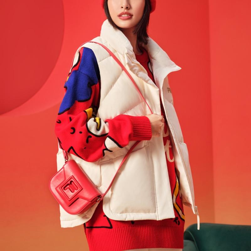 Fila Original New Year Series Comfortable Skin-Friendly Warm Water-Resistant Vest Women Vest Light-Beige F11W519901F-IV