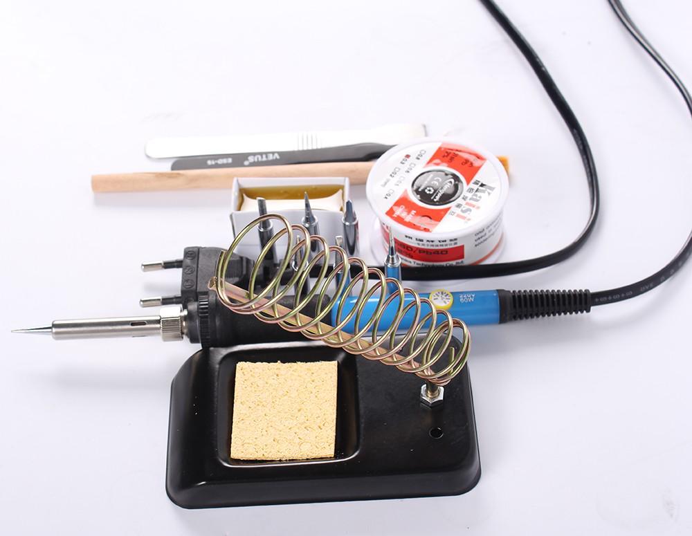 60W 220V EU / US elektrischer Lötkolben mit einstellbarer Temperatur und 6 Eisenspitzen