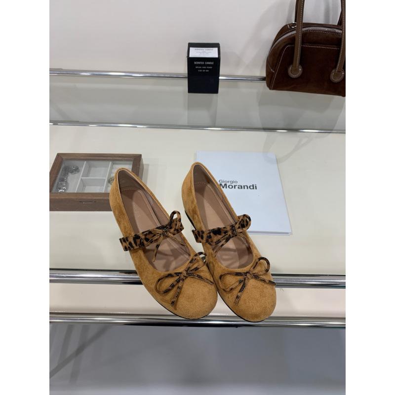 

Suede splicing round head single shoes women s high heels medium heel small inner height increase Mary Jane women s shoes 2025 spring and autumn 39 верблюд
