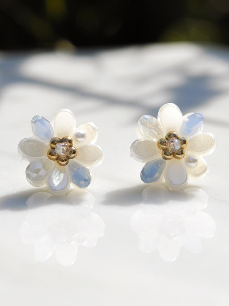 Zoena Baby Blue Flower Earrings
