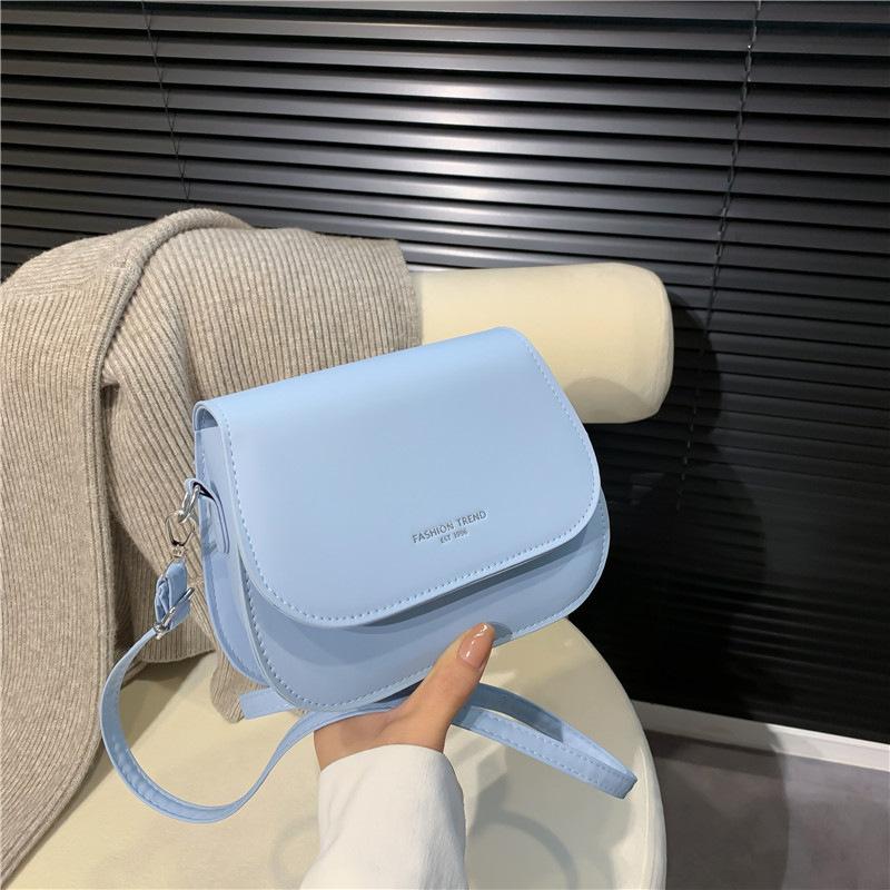 

Модна проста невелика жіноча сумка на плече зима 2024 новий тренд модна сумка на плече проста маленька квадратна сумка синій