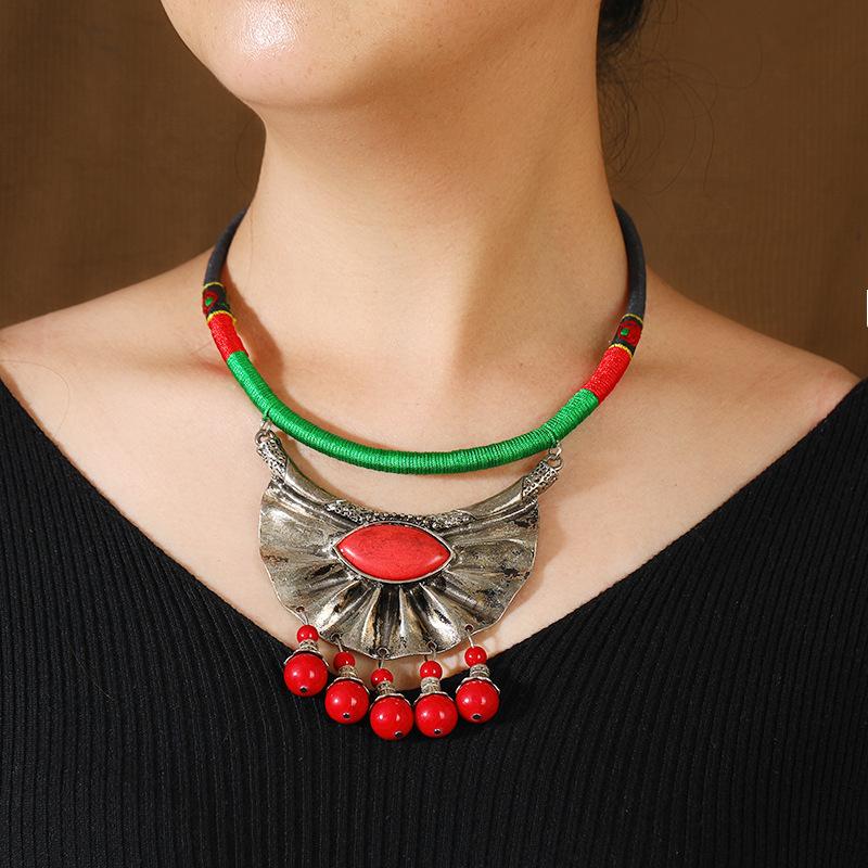 A few retro collars Miao short tassel neck chain woven Tibetan silver collarbone necklace women's performance accessories