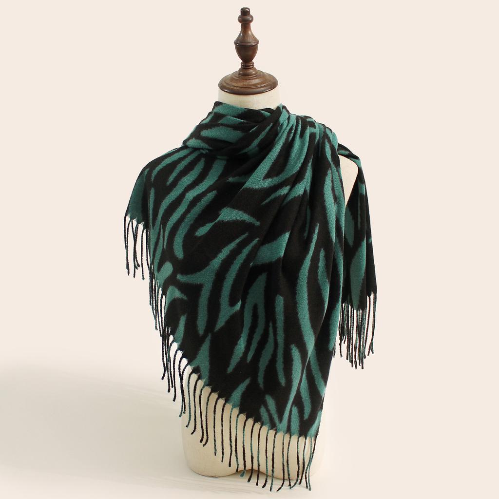 Autumn and Winter New Leopard Print Scarf Women Warm Versatile Scarf Comfortable Stylish Shawl