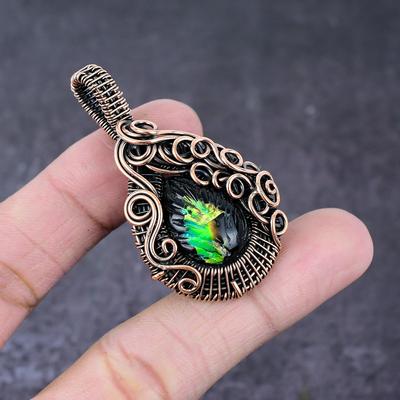 Colgante de Ammolita Natural Tallada con Envoltura de Alambre de Cobre Hecho a Mano 2.2" j1V97