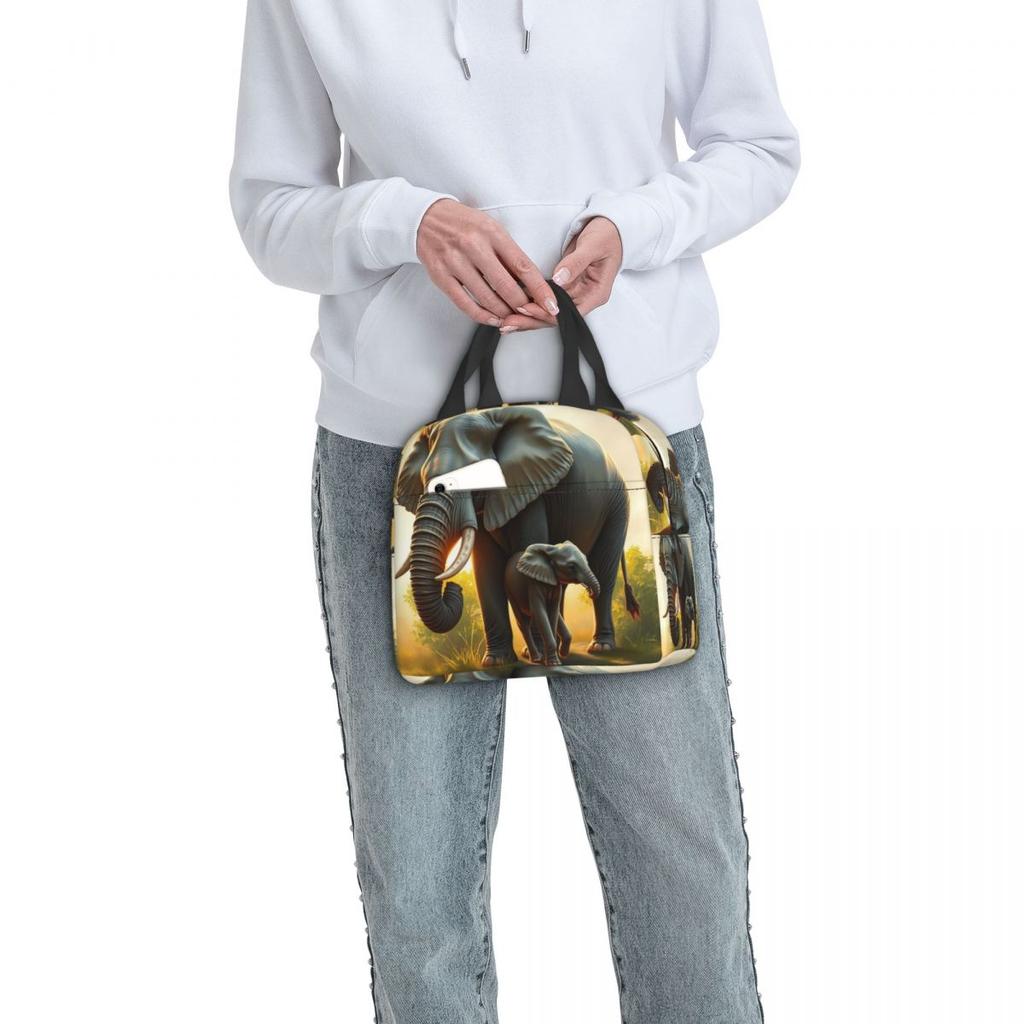 A Majestic Elephant With Her Baby Elephant Insulated Lunch Bag for Women Kids Leakproof Food Boxes Thermal Lunch Box Tote