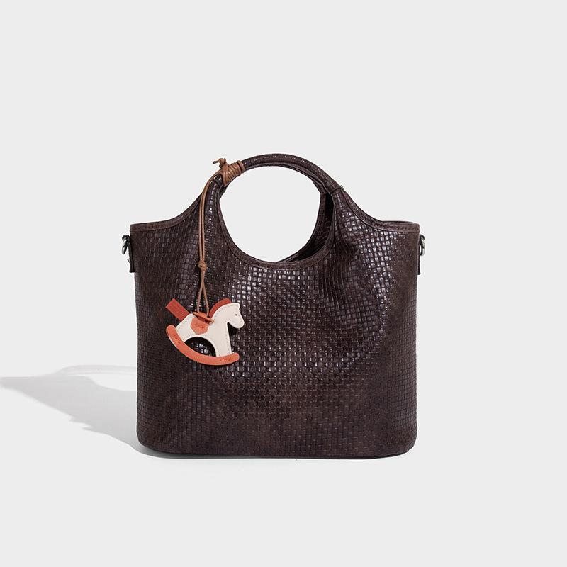 Large Capacity Stylish Handbag 2025 New Fashion Single Shoulder Basket Bag Niche Design Woven Commuter Bag