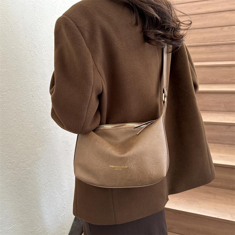 Women's New Winter Korean Version Simple Shoulder Bag Casual Fashion Commuter Crossbody Bag Women