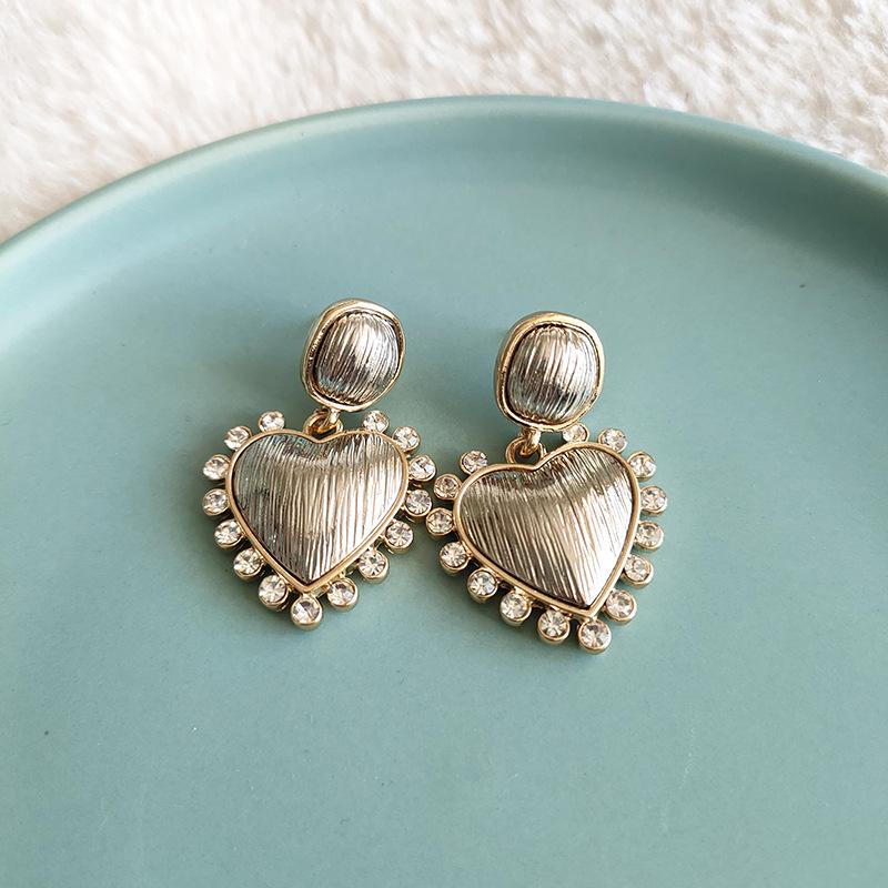 Korean Retro Heart Earrings with Inlaid Diamonds, Peach Heart Design, Silver Needle.