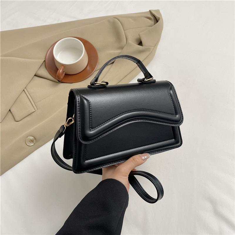 

Модная портативная сумка-мессенджер корейской версии, нишевый дизайн, женская сумка 2024 года, новая женская сумка, ретро-сумка через плечо чёрный