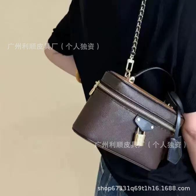 Source Guangzhou High-end Vanity Cosmetic Bag, Contrasting Color Chain Box Bag, Portable Messenger Shoulder Bag.