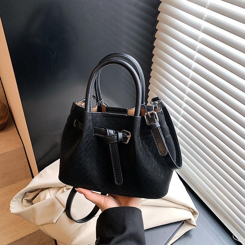 IELGY Summer Messenger Bag Korean Version Portable Pleated Bucket Bag