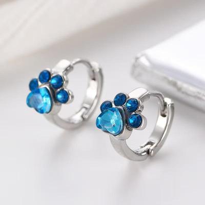 Pendientes coreanos con forma de pata de gato y corazones con incrustaciones de diamantes: elegantes y sofisticados pendientes para otoño/invierno.