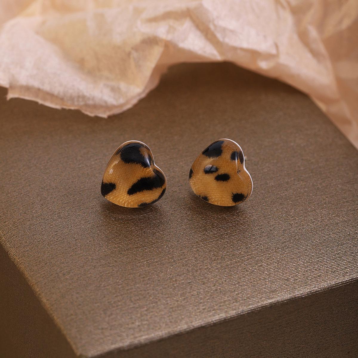 Серебряная Игла Сердечки Смола Серьги: Милый, Легкая роскошь, Сладкий темперамент, Осенне-зимний аксессуар для женщин.