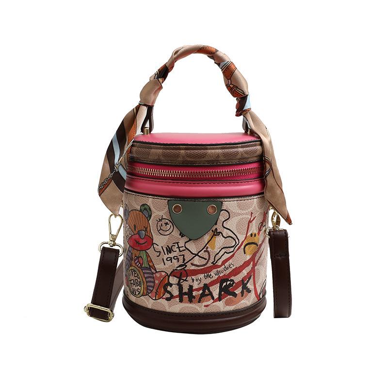 Women s Bear Graffiti Shoulder Bag - Trendy, Versatile Handbag розовый