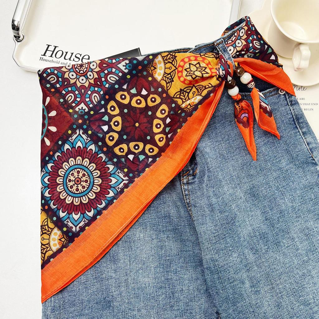 Retro Ethnisch Geschichteter Dreieckiger Seidenschal: Vielseitiger Gürtel, Kopftuch und Taillenaccessoire