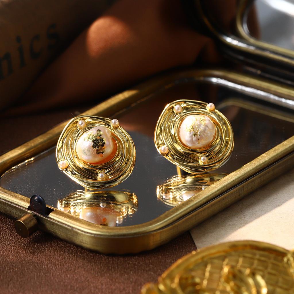 Court style High flower Oil painting style French retro sweet fashion Baroque pearl temperament Niche stud earrings female