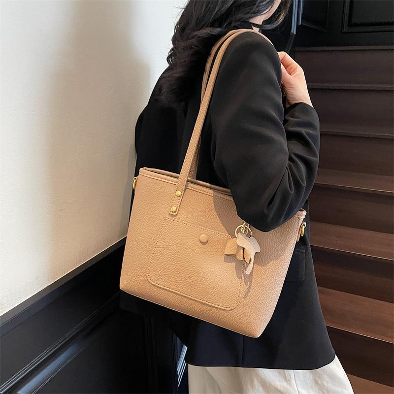 Fashion Large-capacity Bag Women's New Solid Color Versatile Commuter Shoulder Messenger Bag