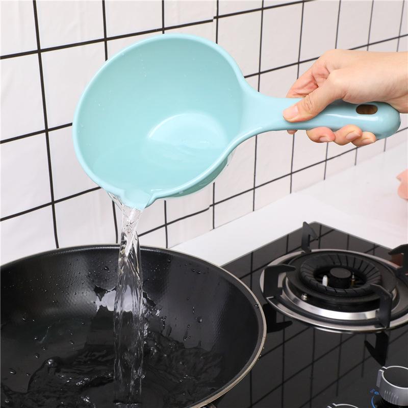 Misurino d'acqua in plastica, misurino d'acqua da cucina, misurino d'acqua non può essere rotto a casa, l'uscita dell'acqua del misurino può essere appesa ispessita, innaffiato