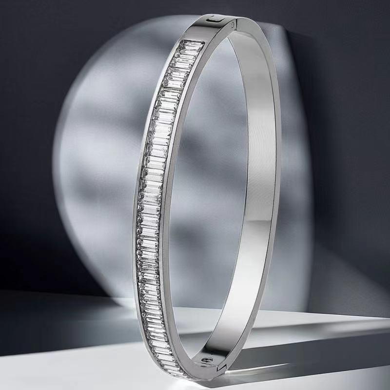 Women's Titanium Steel Bracelet with Inlaid Diamonds - Elegant Starry Design, Non-Fading, INS Style, High-End Full Diamond Bangle.