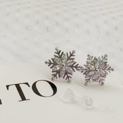Ladylike Snowflake Stud Earrings – Elegant, Stone-Embellished Ice Flower Design for Women