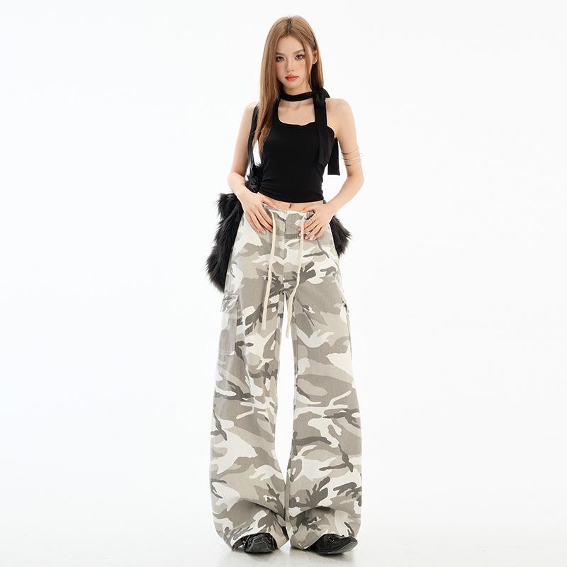 

Жіночі камуфляжні джинси з високою посадкою, широкими штанинами та куліскою - Колекція Весна 2025 XS