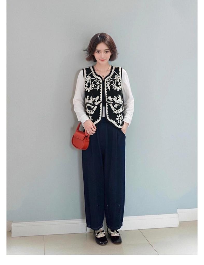 Retro Corduroy Lambswool Vest with Heavy Embroidery and Shoulder Pads - European and American Style