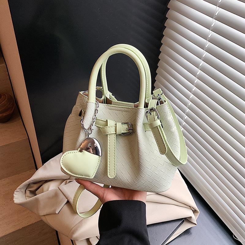 Niche Design Portable Bucket Bag Women's 2025 New Trendy Spring Fashion Personalized Trend Messenger Bag