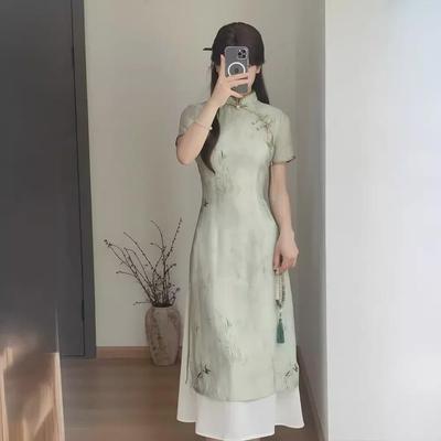 2024 Eleganter grün bedruckter Ao Dai Cheongsam: Neues vielseitiges Kleid im chinesischen Stil für junge Frauen