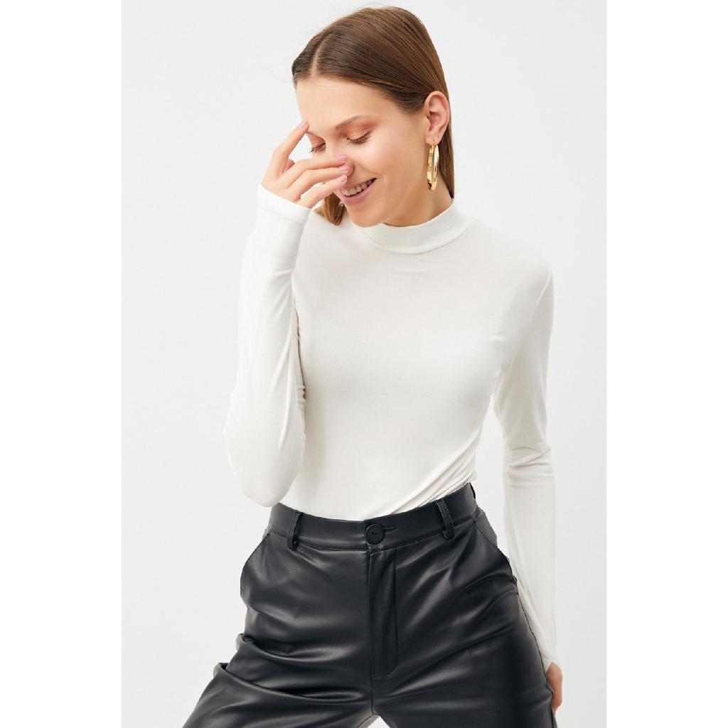 Schwarzer Damen-Body mit Fingerdetail