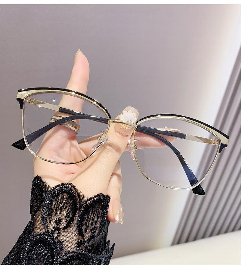 Color Changing Anti Blue Light Glasses For Women Large Frame Nearsighted Photo Sensitive Eyewear 015