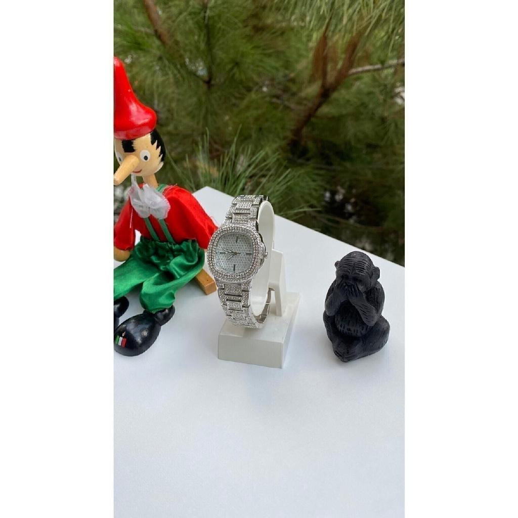 Stoned Silver Color With Metal Strap (watch Only) Women's Wristwatch