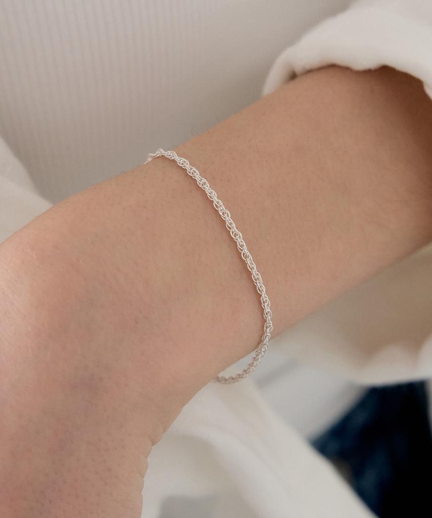 Aphrose Glim Essential Chain Bracelet