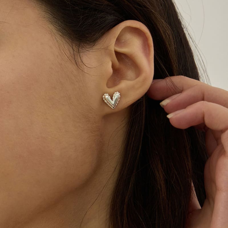 Eenie Beenie Classic Heart Silver Earrings ENJ24EW008