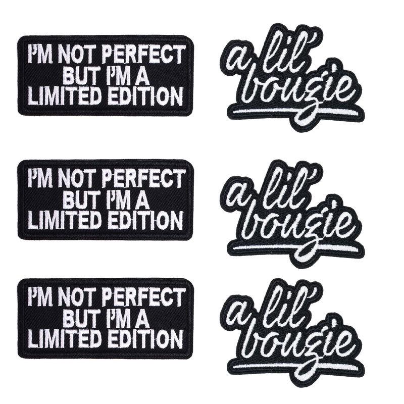 Vtipné černobílé vyšívané anglické písmenkové nášivky na oblečení