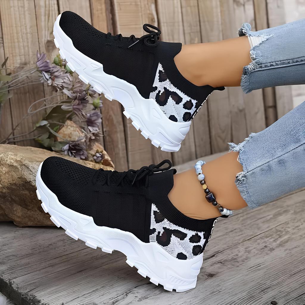 2025 Spring and Autumn Fashion New White Shoes Mesh Surface Breathable Sports Shoes Retro Sneakers