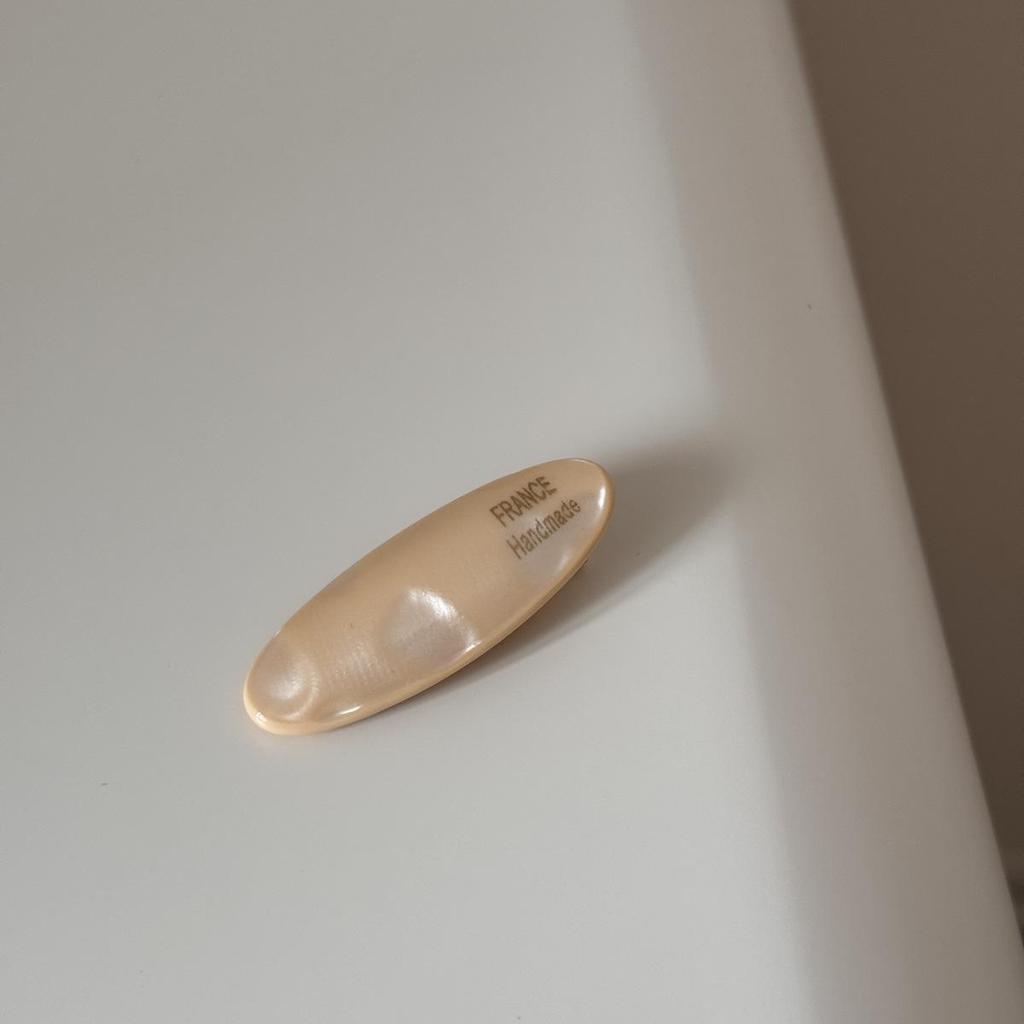 Gold Label Acetate Oval Hair Clip - New Bangs and Side Clip Accessory