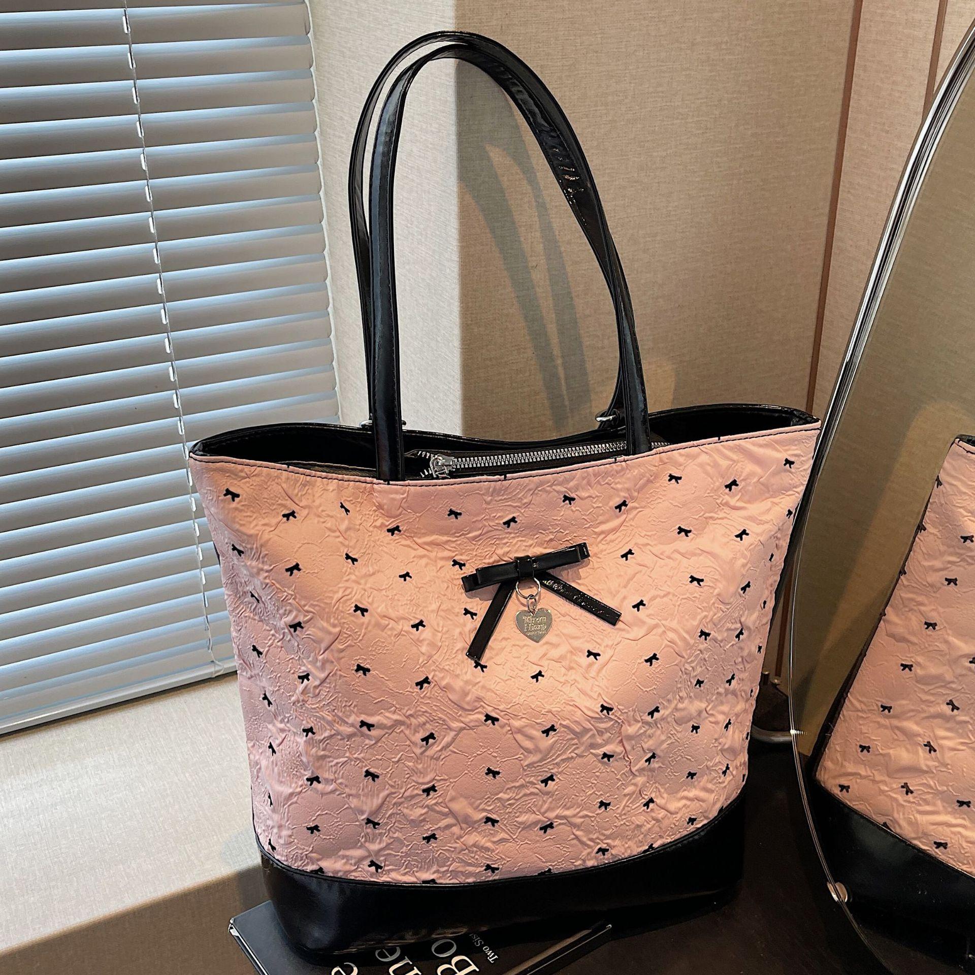 

2025 повседневная летняя новая сумка на плечо подмышку большая вместимость тоут бант студенческая для занятий通勤 сумочка розовый