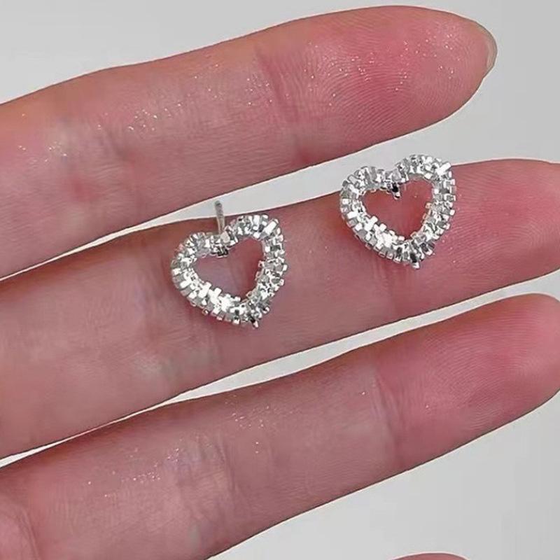 Vintage Metal Heart Stud Earring for Woman 2024 New Trendy Copper Color Geometric Twisted Wave Earring Party Zircon Accessories