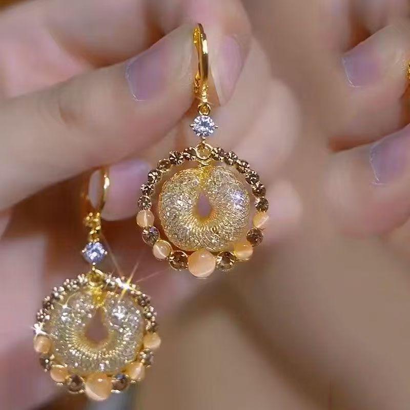 Elegant Double-Circle Rhinestone Cat's Eye Ear Cuffs - Women's Luxury Fashion Earrings