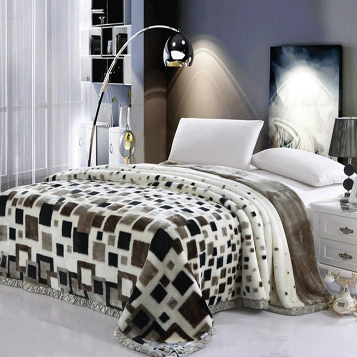 Double-Layer Raschel Blanket: Thick, Warm Crystal Velvet Cover for Autumn and Winter