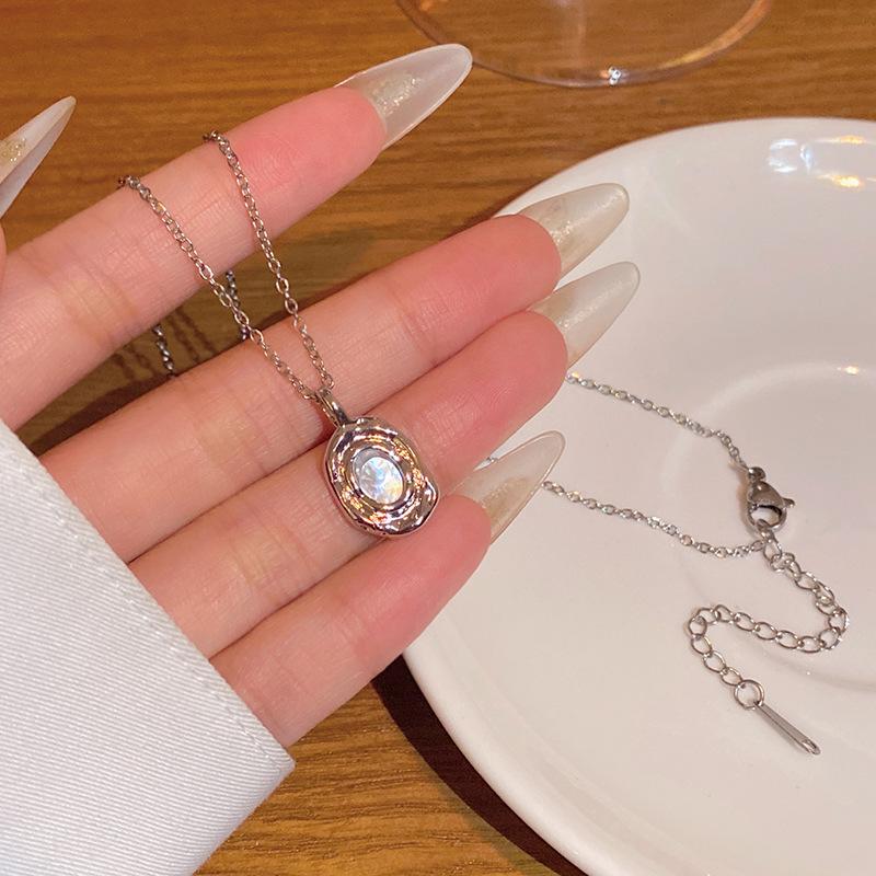 High-end Super Flash Zircon Titanium Steel Necklace Women's Versatile Niche Temperament Silver Collarbone Chain Internet Celebrity New Accessories