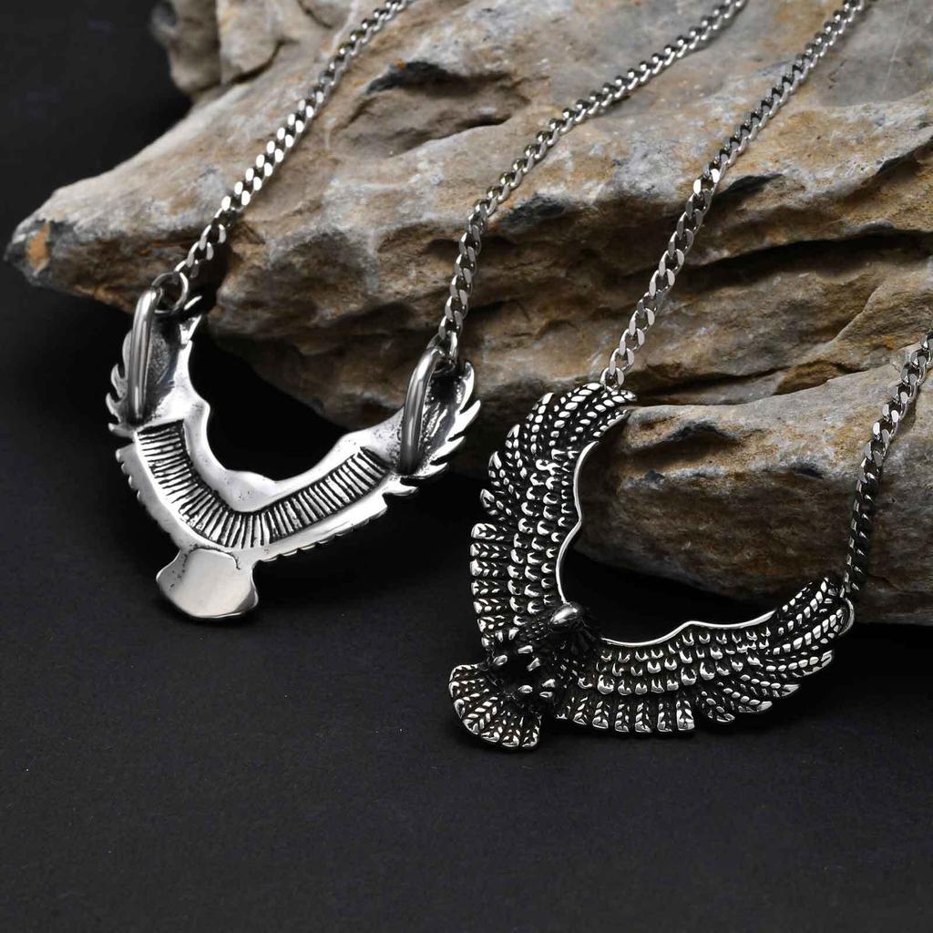Punk Fliegender Adler Halskette für Männer, Vintage Edelstahl Adler Anhänger, Neues Rapper Rock Zubehör Geschenk