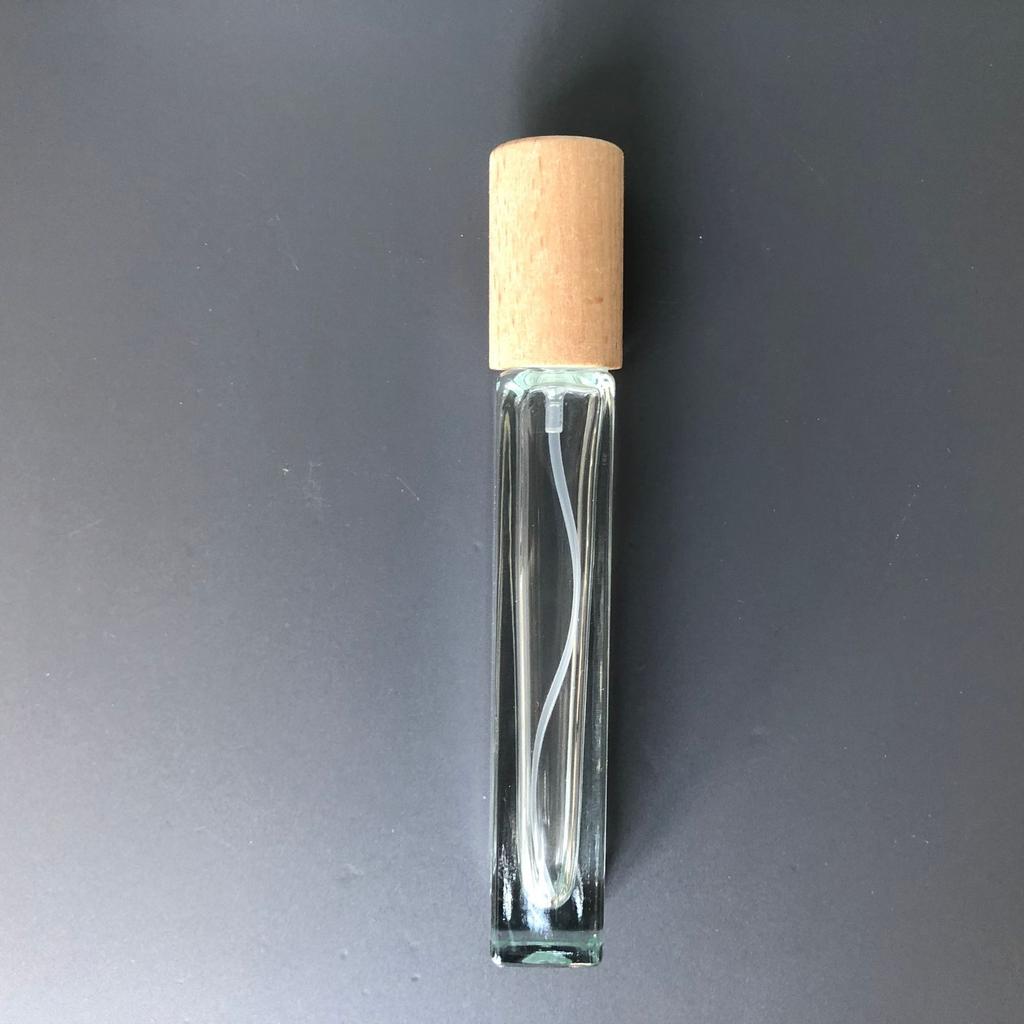 10/15ml Premium Glass Perfume Spray with Walnut Beech Cap, Portable Refillable Travel Atomizer for Cosmetics