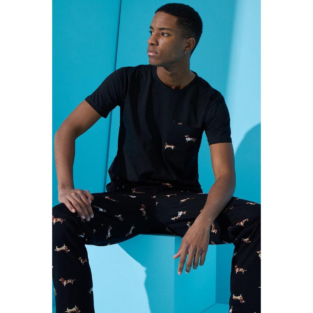 Schwarzes kurzärmliges Herren-Pyjama-Set mit Taschendetail und Hirschmuster