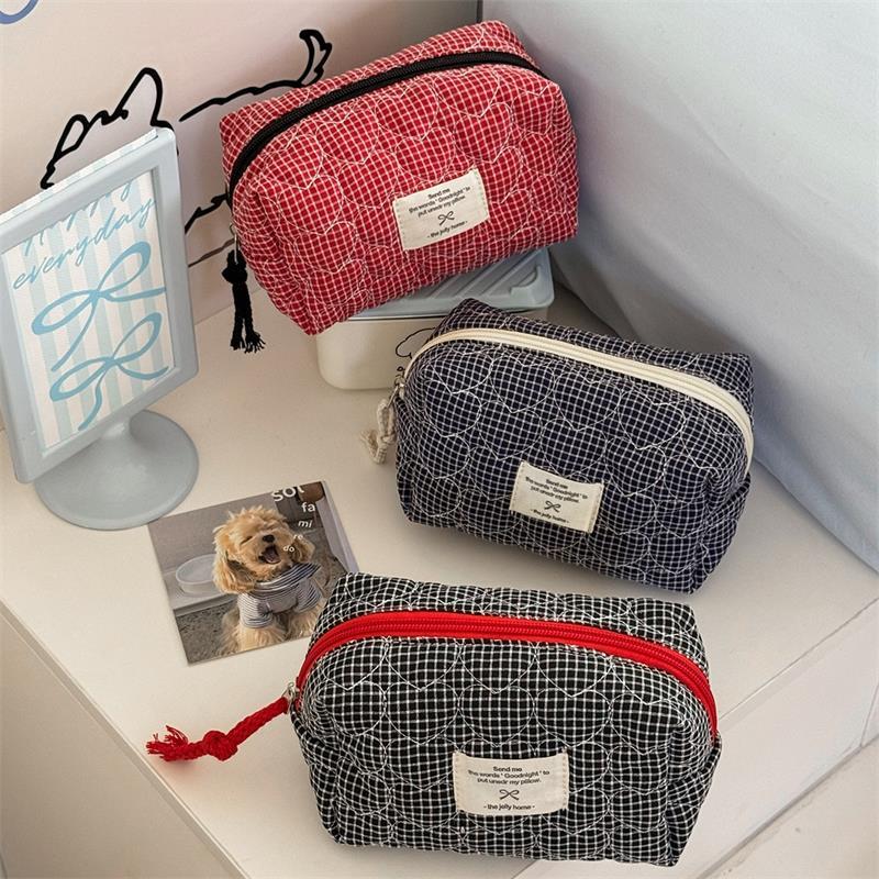 Quilted Love Lattice Handheld Cosmetic Bags Large Capacity Portable Travel Storage Bag Women Zipper Money Phone Bag Clutch Gifts