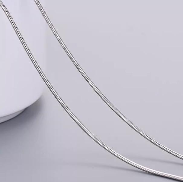 Dzi Beads 925 Sterling Silver Men's Clavicle Necklace, High-End Round Snake Bone Chain with Screw Through Design.