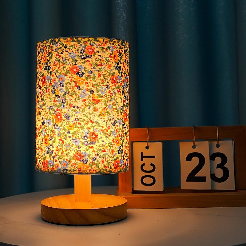 Chinese Artistic Retro LED Desk Lamp for Bedroom or Dormitory