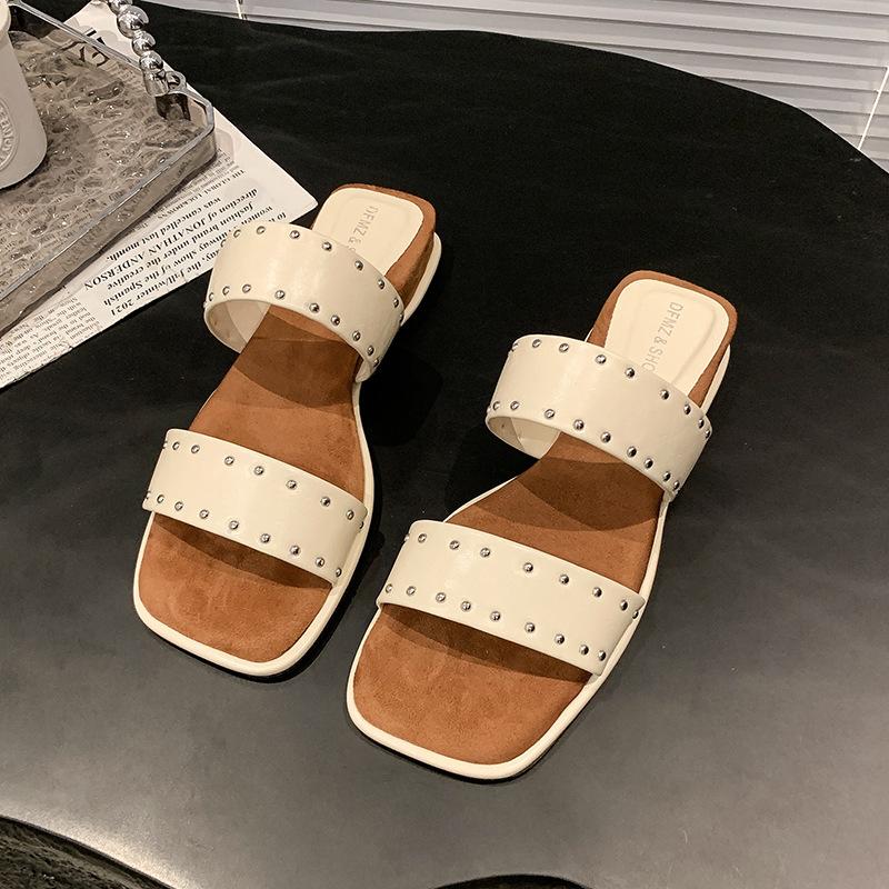 

French super beautiful slope heel cool slippers women s summer wear 2025 new seaside vacation leisure one-word drag platform sandals 35