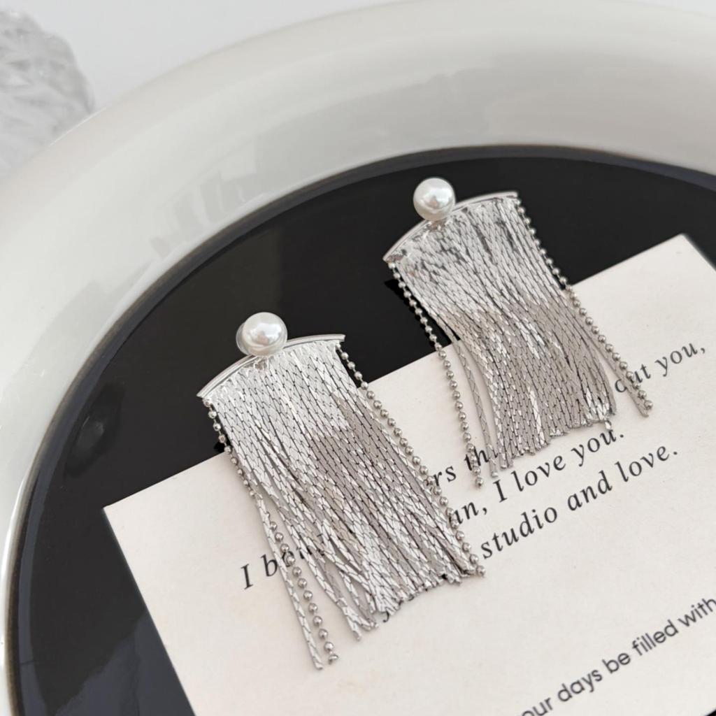 Elegant European and American High-End Pearl Tassel Earrings – Chic, Luxurious, and Stylishly Bold